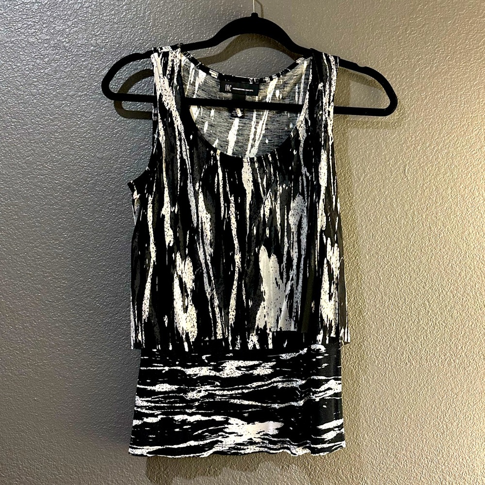 I.N.C Small Black and White sleeveless Blouse perfect with a black cardigan